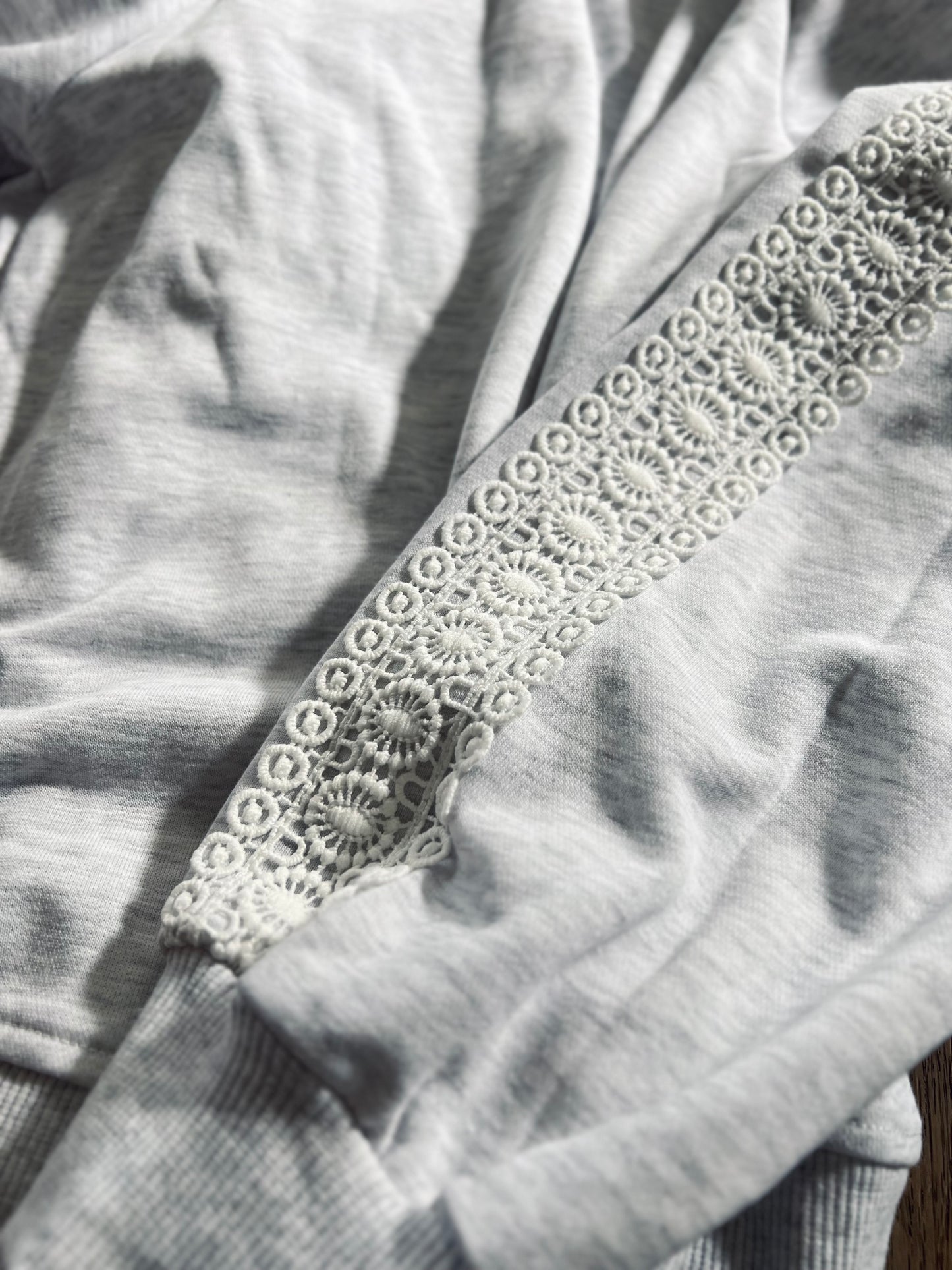 *free ship today* Mia Lace Detail Pullover