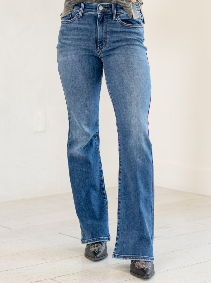 Mid-Rise Thermal Lining Bootcut Jeans - Judy Blue