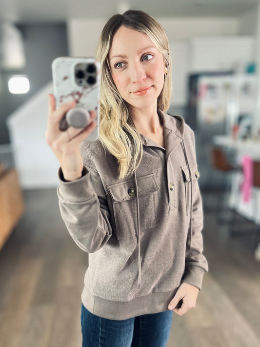 Pip Button Down Hoodie in Otter