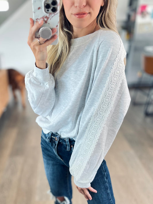 *free ship today* Mia Lace Detail Pullover