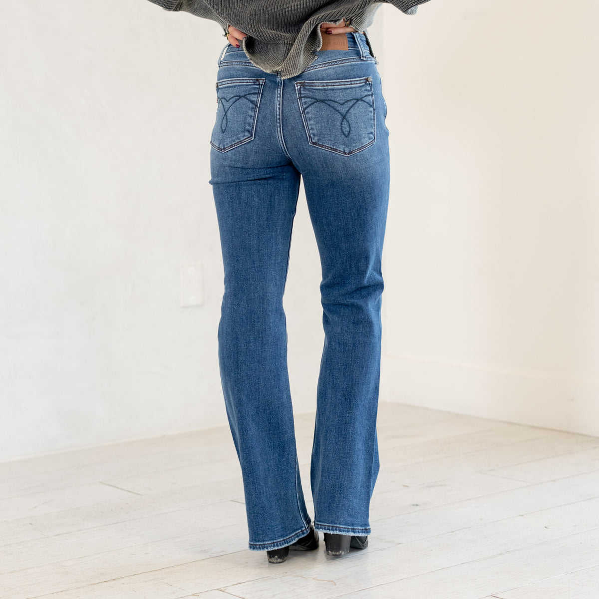 Mid-Rise Thermal Lining Bootcut Jeans - Judy Blue