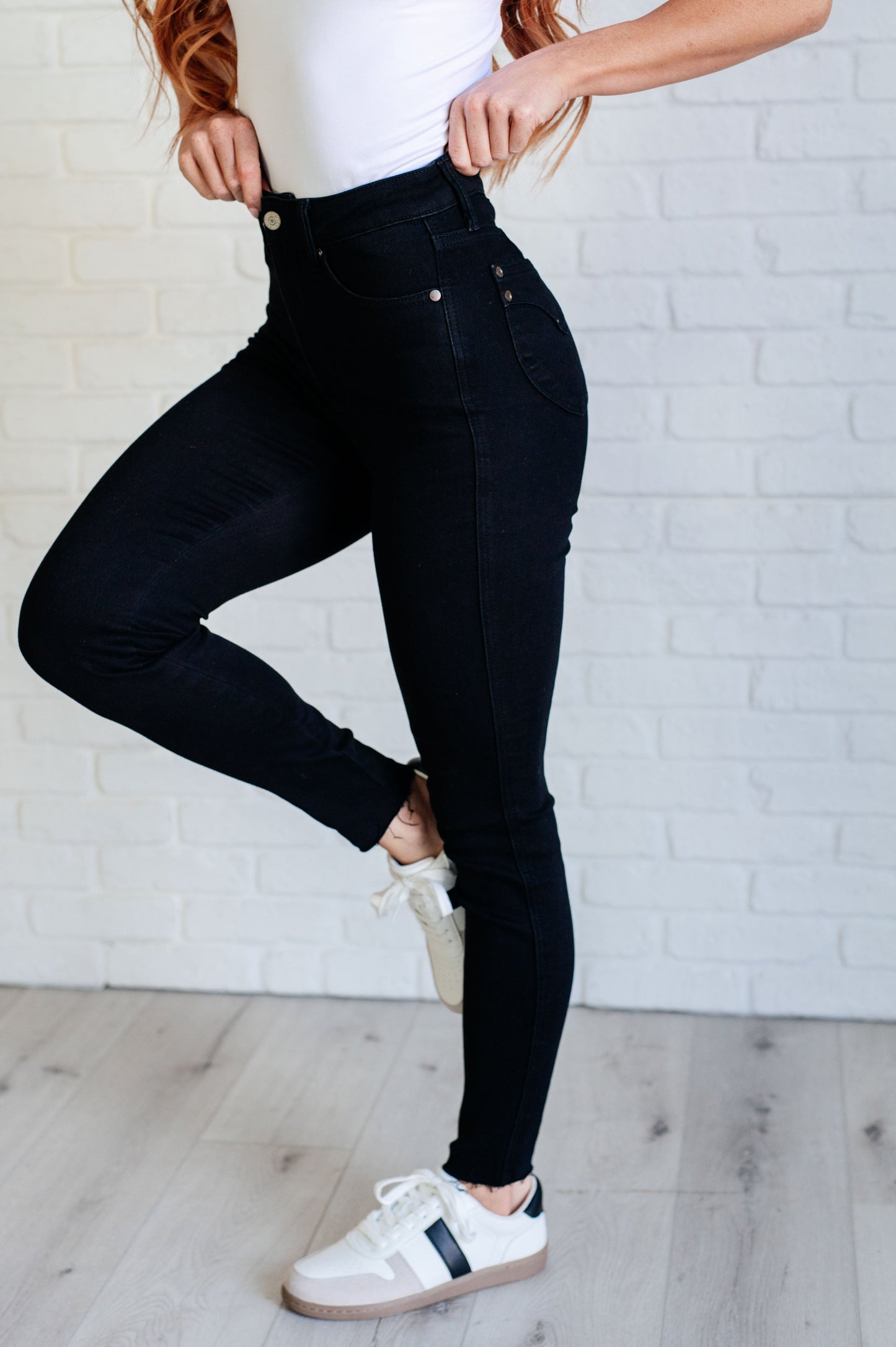 Tummy Control Skinny Jeans in Black - Judy Blue