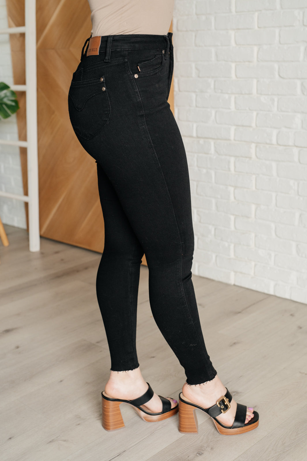 Tummy Control Skinny Jeans in Black - Judy Blue