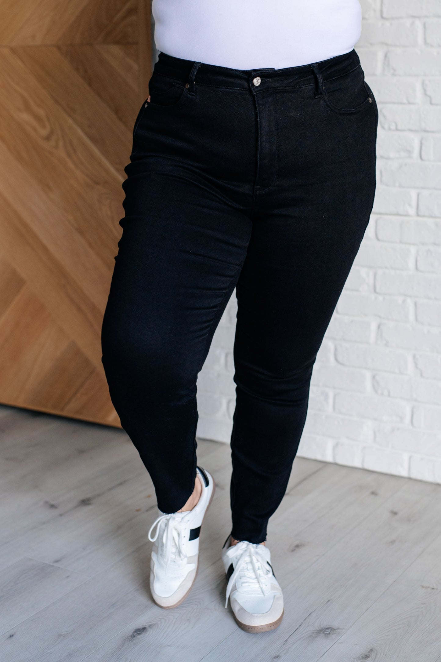 Tummy Control Skinny Jeans in Black - Judy Blue