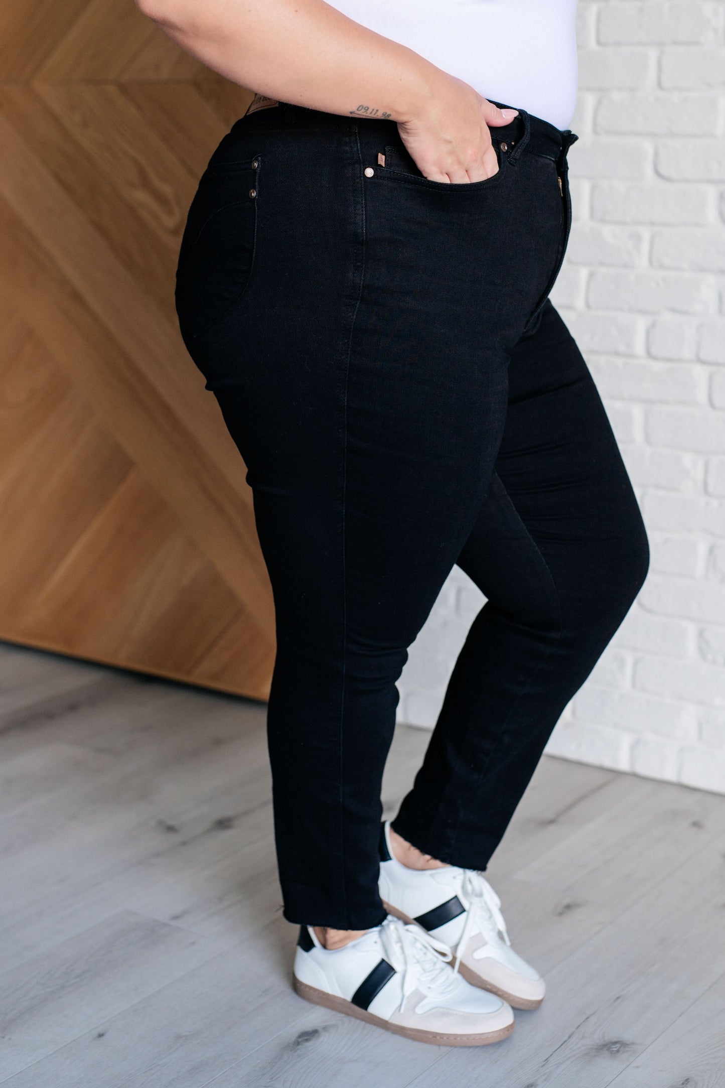 Tummy Control Skinny Jeans in Black - Judy Blue