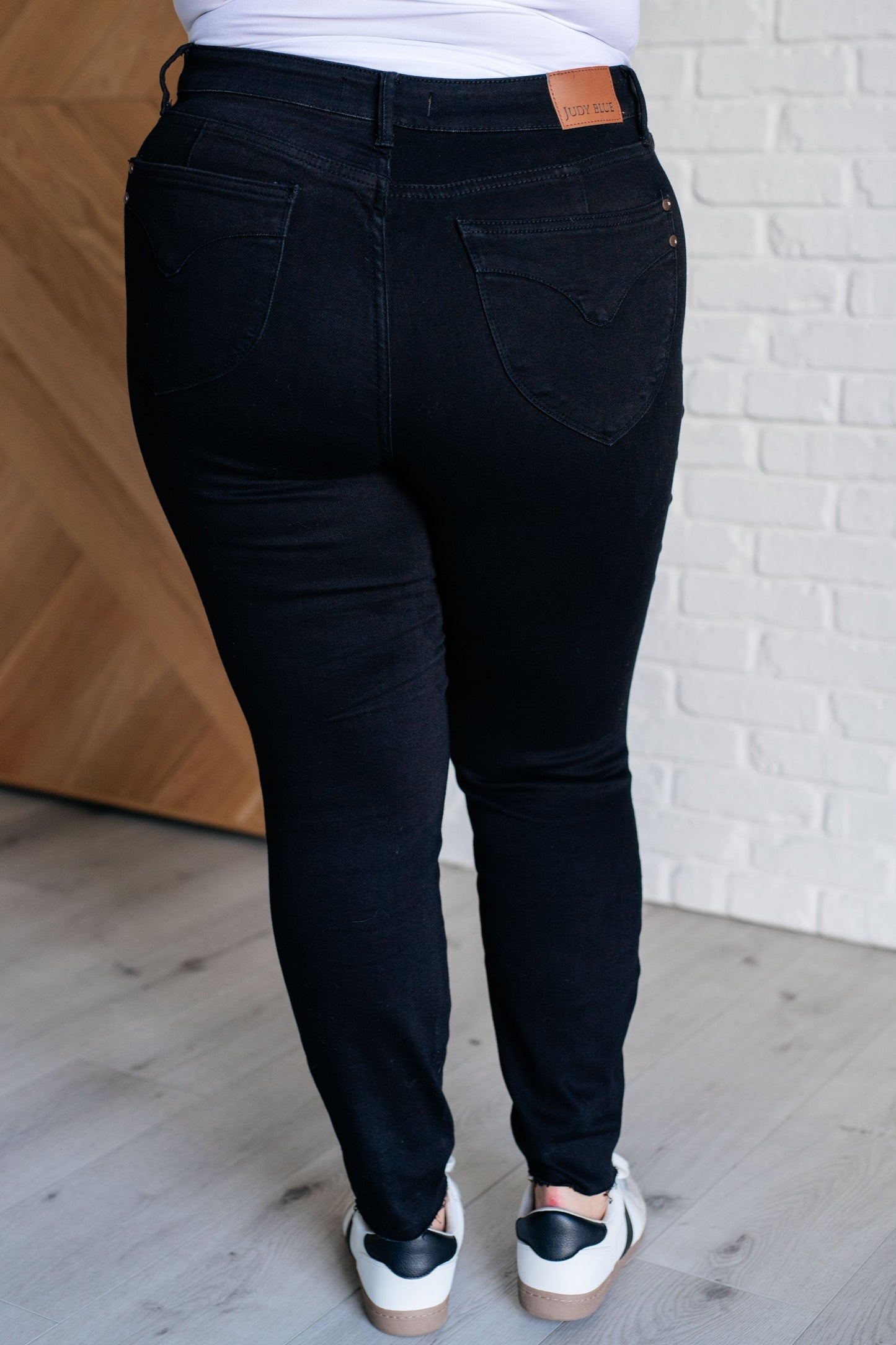 Tummy Control Skinny Jeans in Black - Judy Blue